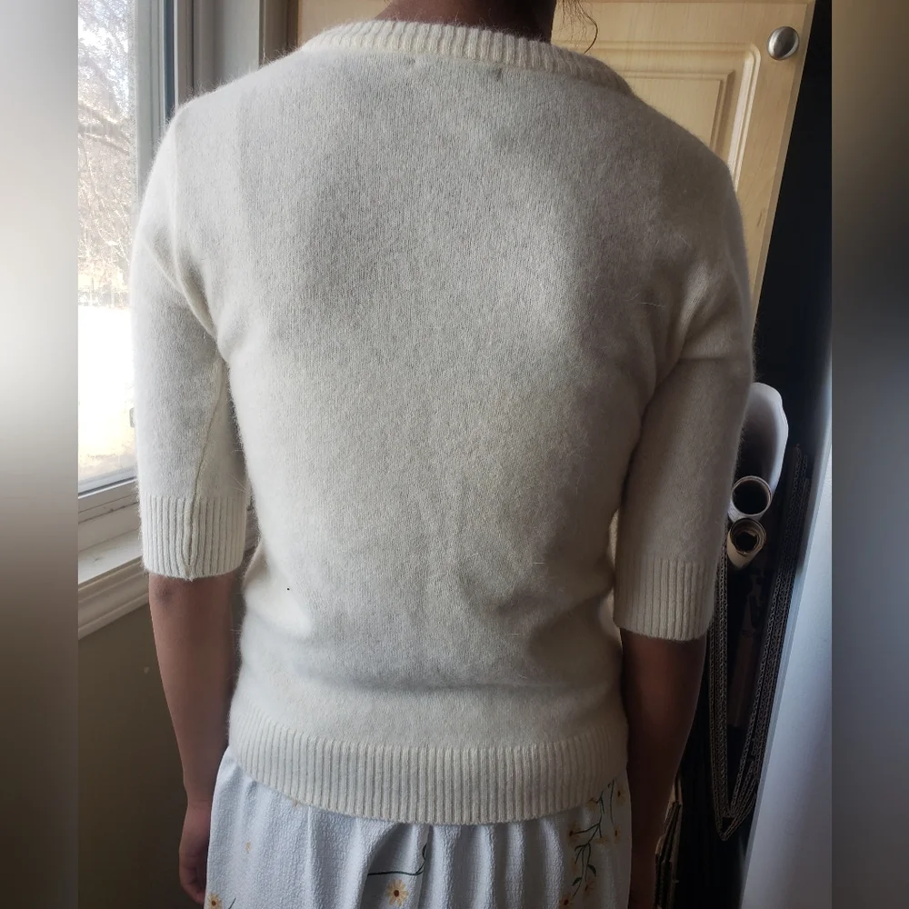 Elegant Cream Cashmere Sweater with Floral Embroidery - Picture 2 of 7